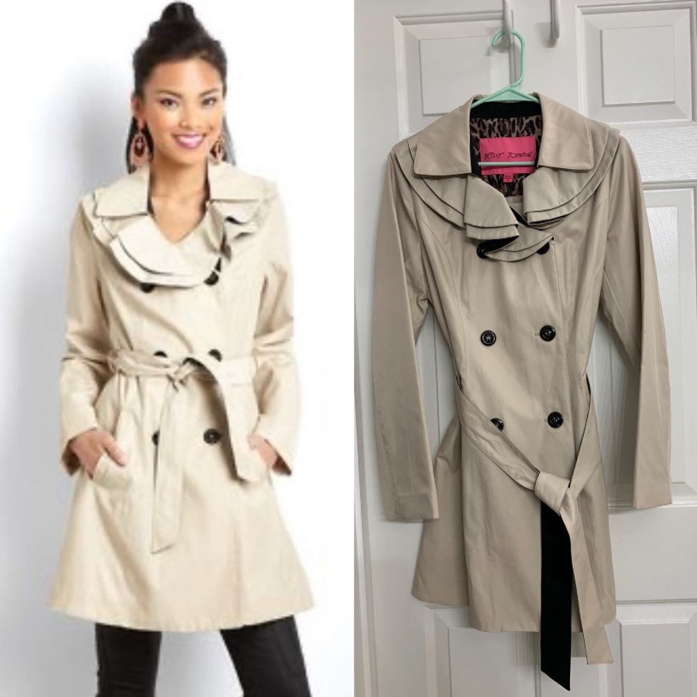 🎉HP 9/26🎉 Betsey Johnson Ruffle Collar Trench